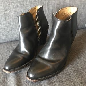 FRYE women’s ankle boot Sz 10